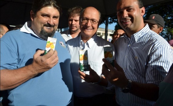 O presidente da Coaf, Cássio Chebabi, o governador Geraldo Alckmin e o prefeito de Bebedouro, Fernando Galvão