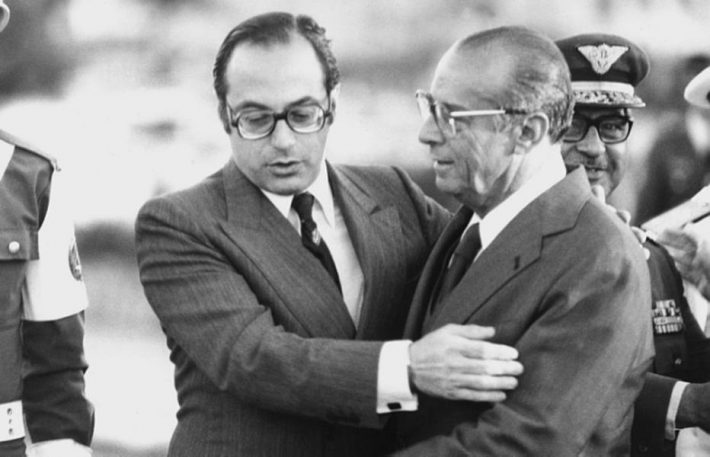 Maluf abraça o então presidente João Figueiredo. Foto: Acervo Estadão