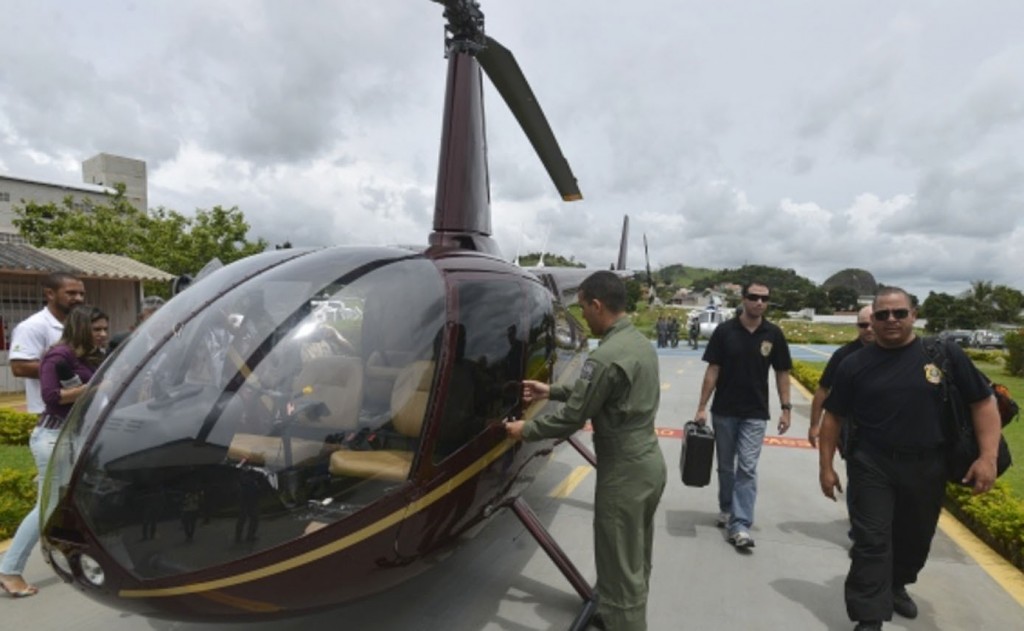 Helicóptero de Oliveira Junior: Ele teria feito vários voos, até ser preso no Espírito Santo. Foto: Bernardo Coutinho/Gazeta Vitória