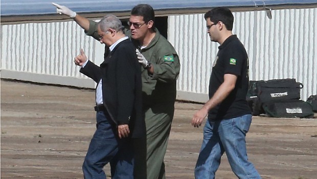Pecuarista José Carlos Bumlai, preso na Lava Jato, embarca para Curitiba
