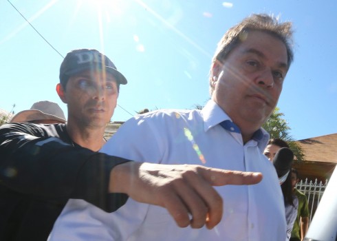 F61U7693.JPG BRASILIA DF BSB 12/04/2016 POLÍTICA / LAVA JATO / OPERAÇÃO VITÓRIA DE PIRRO / PRISÃO /EX SENADOR GIM ARGELLO - Polícia Federal prende o ex-senador Gim Argello, na sua casa, no Lago Sul, em Brasília, durante a Operação Vitória de Pirro, 28ª etapa da Lava Jato, realizada pela Polícia Federal. Ele é acusado de corrupção na CPI da Petrobras. FOTO: DIDA SAMPAIO/ESTADÃO