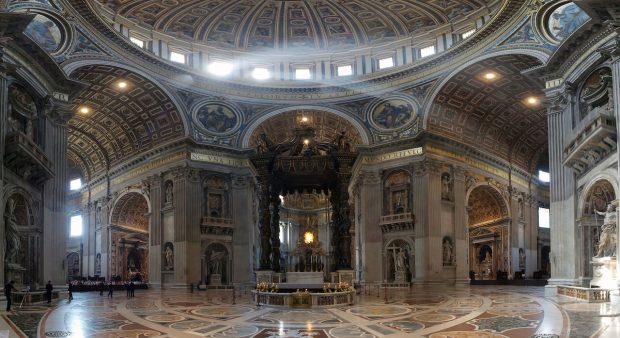 Interior da Basílica de São Pedro. Foto: Patrick Landy/Wikipedia