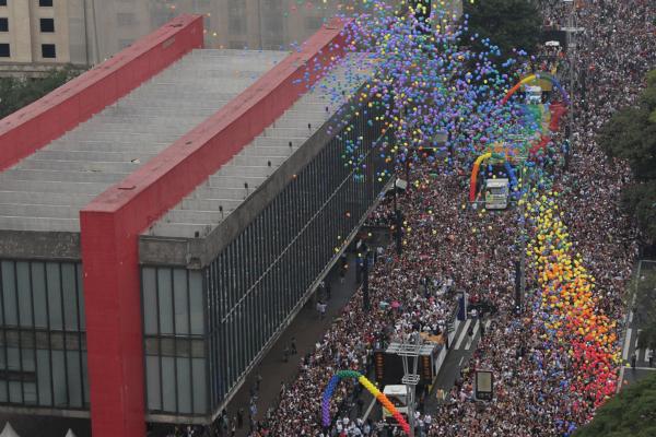 Parada Gay na Avenida Paulista. Foto: Paulo Liebert/Estadão