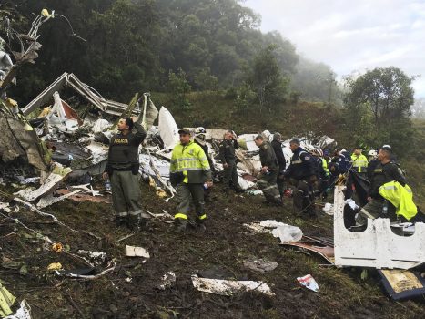 Acidente com avião que levava a Chapecoense à Colômbia matou ao menos 70. Foto: Colombia National Police via AP)