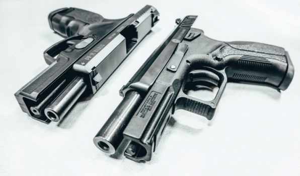 PGR declarou ser inconstitucional uso de armas por agentes socioeducativos. Foto: Maxim Potkin/Unsplash 