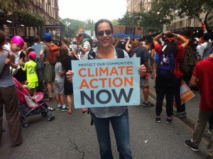 Eduarda La Rocque na caminhada pelo clima, em Nova York em foto publicada na página da economista no Facebook