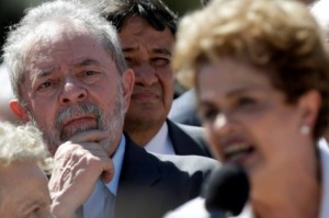 Lula e Dilma, abraçados e afundando