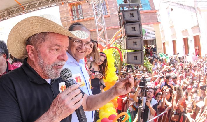 Lula, 2 vezes réu, faz campanha no Crato Foto Roberto Stuckert