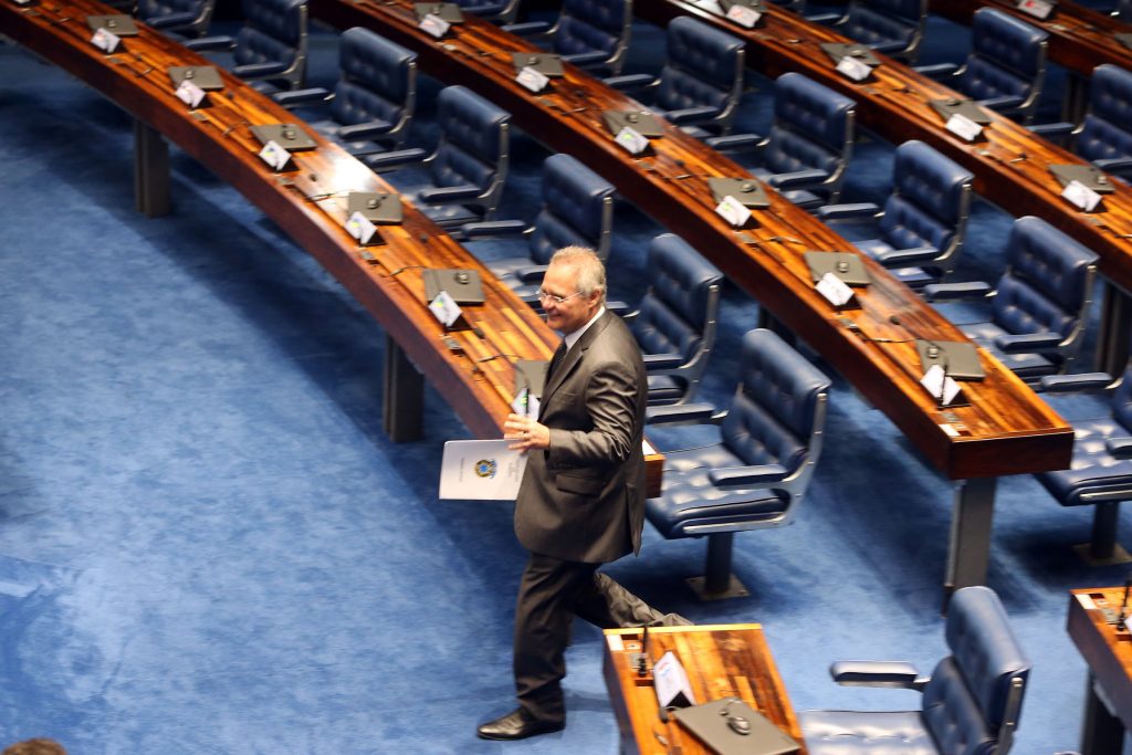 Renan chega ao Senado para presidir vitória do governo na PEC do Teto - Foto:André Dusek/Estadão