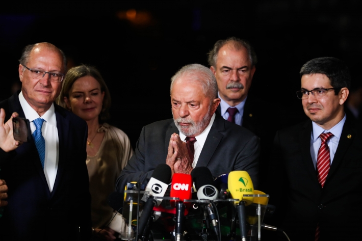 Grupo de transição de Lula é cobrado nas redes por falta de representatividade na equipe